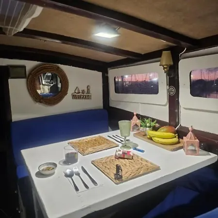 La Pepa Botel