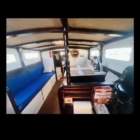 Botel La Pepa *